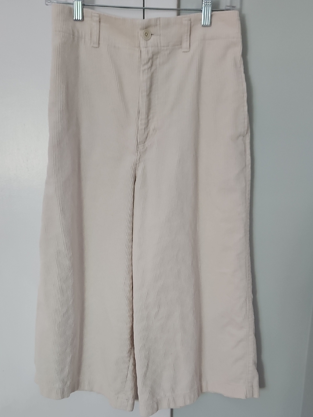 Uniqlo Wide-Leg Corduroy Pants in Light Beige